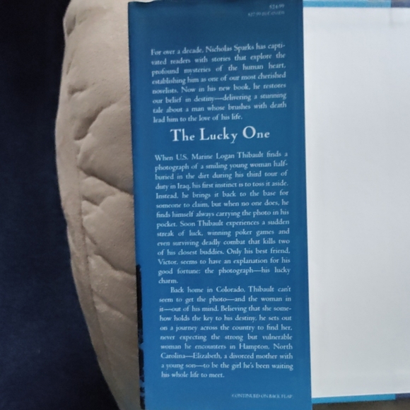 Nicholas Sparks the lucky one book - Picture 2 of 2